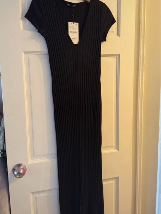 Zara Dresses & Skirts - Zara Black Ribbed V-Neck Short Sleeve Maxi Dress
